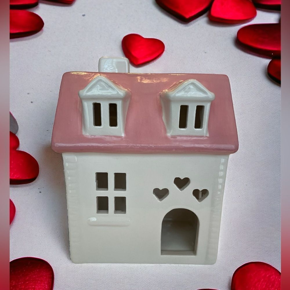 VALENTINE HOUSE WITH PINK ROOF